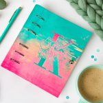 Pink-Türkiz Gyűrűs Naptár Monogrammal