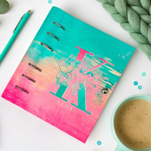 Pink-Türkiz Gyűrűs Naptár Monogrammal